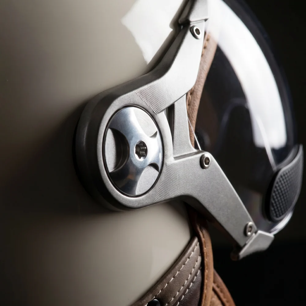 SOXON SP-325 visor mount close-up